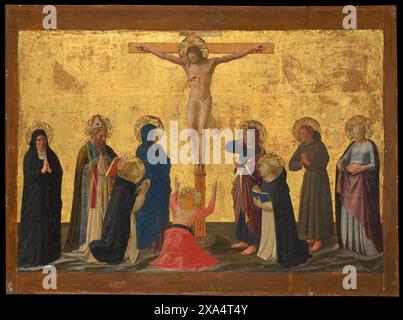 La Crucifixion de Fra Angelico (Guido di Pietro) en 1440 - à gauche de la Crucifixion sont montrés les saints Monica, son fils Augustin et Pierre Martyr ; à droite sont les saints Dominique, François et Élisabeth de Hongrie. Ce tableau endommagé mais poignant a été peint dans les années 1440, lorsque Fra Angelico et son atelier décoraient le couvent de Saint-Marc à Florence avec un cycle de fresques financé par Cosme de Médicis. Le tableau a peut-être été peint pour Cosme et est répertorié dans un inventaire de 1492 du Palais Médicis. Comme dans les fresques de San Marco, les saints nés des centaines d'années après le Banque D'Images