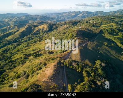 Une vue aérienne des collines de Monteverde à Puntarenas, Costa Rica Banque D'Images