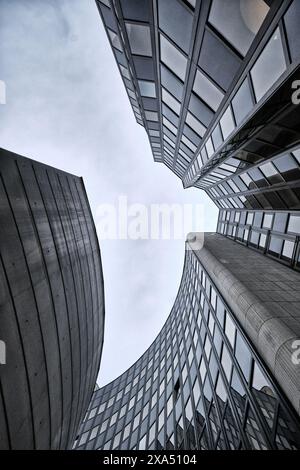 Une vue en bas angle de l'architecture étonnante de Strasbourg, France Banque D'Images