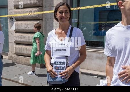 Rome, Italie. 4 juin 2024. Manifestation organisée par les ouvriers du cinéma sur la Piazza Santi Apostoli à Rome. Banque D'Images