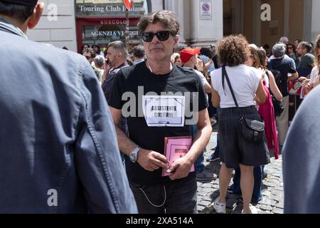 Rome, Italie. 4 juin 2024. Manifestation organisée par les ouvriers du cinéma sur la Piazza Santi Apostoli à Rome. Banque D'Images