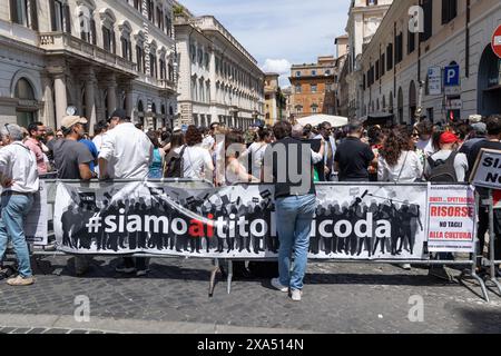 Rome, Italie. 4 juin 2024. Manifestation organisée par les ouvriers du cinéma sur la Piazza Santi Apostoli à Rome. Banque D'Images