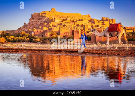 Ait Benhaddou, Maroc - 15 mars 2024. Célèbre ksar ait Ben-Haddouof dans la province de Ouarzazate, exemple frappant de l'architecture en argile et de l'atlas de kasbah Banque D'Images