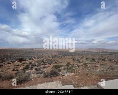 L'Antelope Canyon sous le ciel nuageux paysage en Arizona Banque D'Images