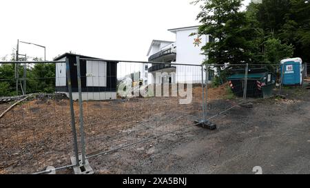 Baustelle, Neubau Wohnen und Pflege am Wald. Neubau Altenheim Friedenshort. Baustelle AM 22.05.2024 à Freudenberg/Deutschland *** chantier, nouveau bâtiment, vie et soins à la forêt Nouveau bâtiment Maison de retraite Friedenshort chantier le 22 05 2024 à Freudenberg Allemagne Banque D'Images