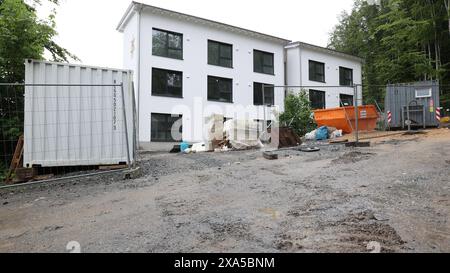 Baustelle, Neubau Wohnen und Pflege am Wald. Neubau Altenheim Friedenshort. Baustelle AM 22.05.2024 à Freudenberg/Deutschland *** chantier, nouveau bâtiment, vie et soins à la forêt Nouveau bâtiment Maison de retraite Friedenshort chantier le 22 05 2024 à Freudenberg Allemagne Banque D'Images