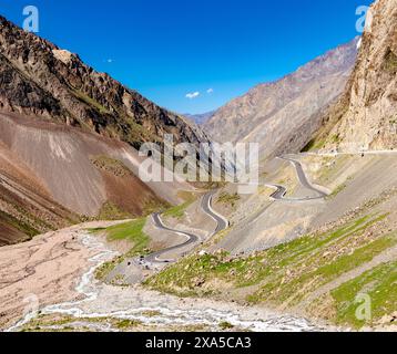 Le paysage de Tianshan le long de la route de Duku dans la région autonome ouïgur du Xinjiang, en Chine Banque D'Images