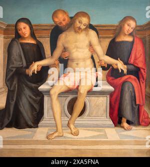 PÉROUSE, ITALIE - 18 MAI 2024 : la peinture de Pieta avec la Vierge Marie, Joseph d'Arimathie et Jean dans l'église Basilica di San Pietro Banque D'Images