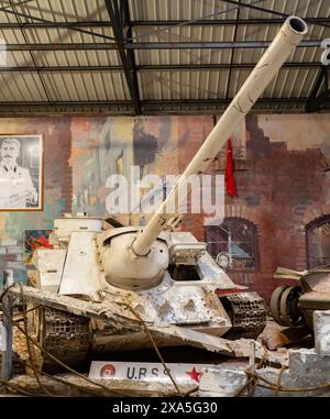 Su-100 destructeur de chars au Musée des véhicules blindés à Saumur, France Banque D'Images