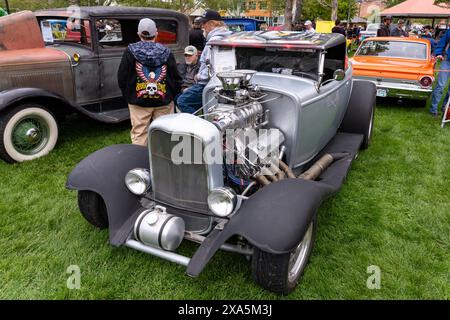 Un Ford modèle A Roadster 1932 personnalisé avec un moteur V-8 suralimenté au Moab Rotary car Show à Moab, Utah. Banque D'Images