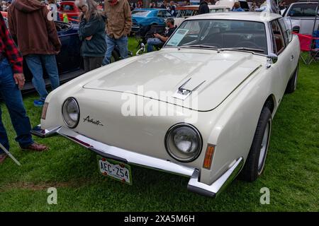 Un rare Studebaker Avanti restauré de 1963 dans le Moab Rotary car Show à Moab, Utah. Banque D'Images