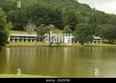 The Peaks of Otter Lodge au lac Abbott dans les Blue Ridge Mountains de Virginie, aux États-Unis Banque D'Images