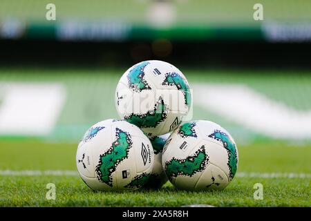 Aviva Stadium, Dublin, Irlande. 4 juin 2024. International Football Friendly, la République d'Irlande contre la Hongrie ; ballons d'entraînement prêts pour les joueurs crédit : action plus Sports/Alamy Live News Banque D'Images