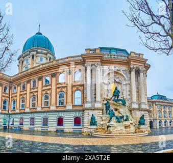 BUDAPEST, HONGRIE - FERBRUARY 21, 2022 : Fontaine Matthias, l'attraction populaire sur le mur du palais Buda, le 21 février à Budapest, Hongrie Banque D'Images