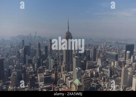 New York, États-Unis. 04 juin 2024. Vue de l'Empire State Building sur l'île de Manhattan à New York aux États-Unis ce mardi 04. Crédit : Brazil photo Press/Alamy Live News Banque D'Images