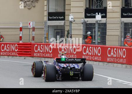 Monte Carlo, Principauté de Monaco. 24 mai 2024. Grand Prix de formule 1 de Monaco au circuit de Monaco à Monte Carlo. Photo : Yuki Tsunoda (JPN) de Visa Cash App RB Formula One Team sur l'avenue de Monte-Carlo lors de la première séance d'essais © Piotr Zajac/Alamy Live News Banque D'Images