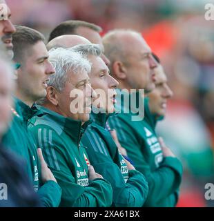 Aviva Stadium, Dublin, Irlande. 4 juin 2024. International Football Friendly, la République d'Irlande contre la Hongrie ; le personnel hongrois lors de leur hymne national crédit : action plus Sports/Alamy Live News Banque D'Images