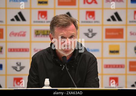 Solna, Suède. 04 juin 2024. Friends Arena, Solna, Suède, 4 juin 2024 : Peter Gerhardsson (Suède), entraîneur-chef, lors de la conférence de presse après le match des qualifications européennes féminines du 4 juin 2024 entre la Suède et la République d'Irlande à Friends Arena de Solna, Suède (Peter Sonander/SPP) crédit : SPP Sport Press photo. /Alamy Live News Banque D'Images