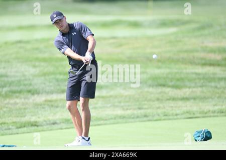 Dublin, Ohio, États-Unis. 4 juin 2024. Jordan Spieth (États-Unis) part sur le 1er trou lors des rondes d'entraînement le jour 2 au Memorial Tournament à Dublin, Ohio. Brent Clark/Cal Sport Media/Alamy Live News Banque D'Images