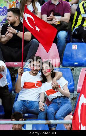 Bologne, Italie. 04 juin 2024. Supporters de Turkiye lors du match amical international entre l'Italie et Turkiye au Stadio Renato Dall'Ara le 4 juin 2024 à Bologne, Italie crédit : Giuseppe Maffia/Alamy Live News Banque D'Images