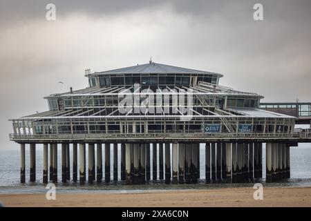 La jetée de Scheveningen aux pays-Bas, dans la mer du Nord Banque D'Images