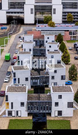 Les maisons modernes miniatures à Madurodam à Den Haag, aux pays-Bas Banque D'Images