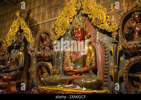 Une statue de Bouddha à Kumbum Stupa dans le comté de Gyantse, Tibet, Chine Banque D'Images