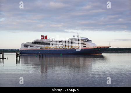 Southampton, Angleterre 25 mai 2024 - Fred. Olsen Cruise Lines navire Borealis naviguant dans le port de Southampton. Bateau de croisière à passagers en voyage Banque D'Images