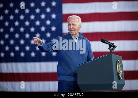 Le président Joseph Biden prononce une allocution lors d'une campagne à la Strath Haven Middle School à Wallingford, Pennsylvanie, le 8 mars 2024. (Allison Shelley/Biden pour la présidente) Banque D'Images