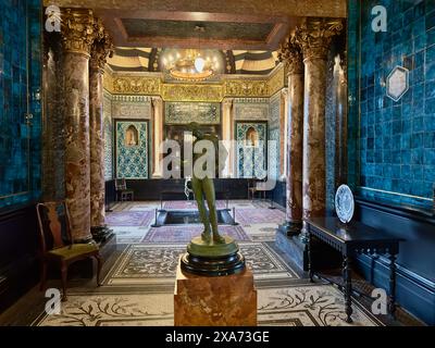 The Leighton House, Chelsea, Londres, Royaume-Uni - ancienne maison de Lord Leighton avec salle arabe finement carrelée, peintures et collection de sculptures. Banque D'Images