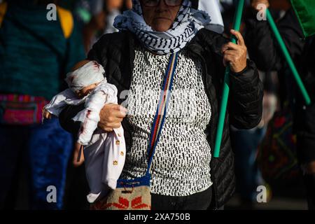 Bogota, Colombie. 04 juin 2024. Des manifestants prennent part à une manifestation de soutien à la Palestine le 4 juin 2024 à Bogota, en Colombie. Photo par : Sebastian Barros/long Visual Press crédit : long Visual Press/Alamy Live News Banque D'Images