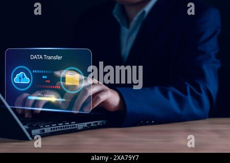 Gestion de base de données cloud computing et concept de transfert de document de fichier de sécurité de centre de données, homme d'affaires transfert de données système de sécurité en ligne dans busin Banque D'Images