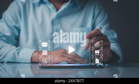 E-learning, apprentissage en ligne avec webinaire, tutoriel clip vidéo, leçons Internet, webinaire, concept d'éducation en ligne, didacticiel vidéo, concept éducatif, Banque D'Images