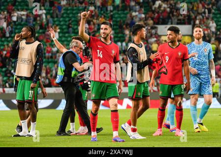 Lisbonne, Portugal. 04 juin 2024. Les joueurs portugais remercient leurs fans lors du match amical de football de l'UEFA entre le Portugal et la Finlande à l'Estadio Jose Alvalade. Note finale : Portugal 4:2 Finlande crédit : SOPA images Limited/Alamy Live News Banque D'Images