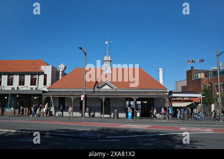 King Street Newtown train Station, Sydney Enmore Road intersection, architecture victorienne de paysage de rue dans l'ouest intérieur, Banque D'Images