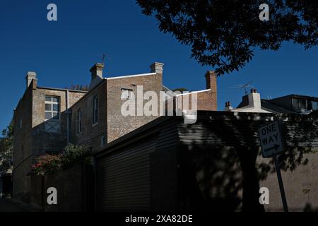 Maisons en terrasse Chippendale vues de derrière, Abercrombie et Lander St, Sydney, Nouvelle-Galles du Sud Banque D'Images