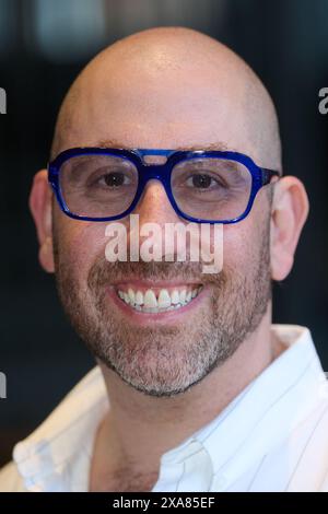 Londres, Royaume-Uni . 05 juin 2024 . Le réalisateur Stephen Robert Morse a photographié lors d'un appel photo pour la sortie de 'How to Rob a Bank', sorti le 24 juin 05 sur Netflix, qui s'est tenu à la Kings Cross. Crédit : Alan d West/Alamy Live News Banque D'Images