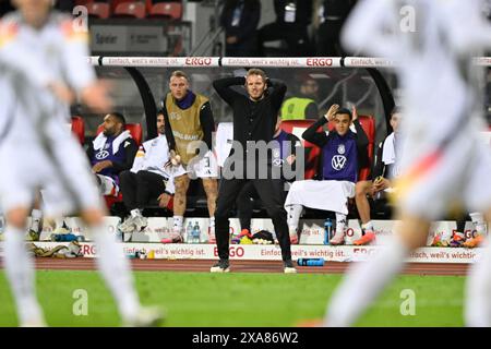 Entraîneur national Julian Nagelsmann GER déçu sur la touche, geste, geste, Max-Morlock-Stadion, Nuremberg, Bavière, Allemagne Banque D'Images