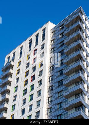 Bloc d'appartements réaménagé, Chatham Square, Reading, Berkshire, Angleterre, UK, GB. Banque D'Images