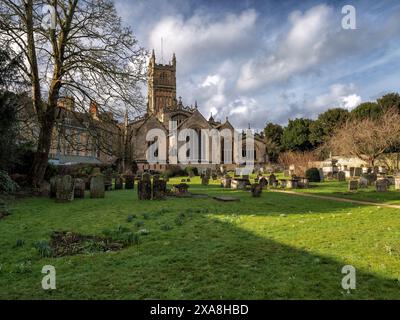 Saint Jean Baptiste, l'église paroissiale de Cirencester dans les cotswolds est l'une des plus grandes églises paroissiales d'Angleterre. Banque D'Images