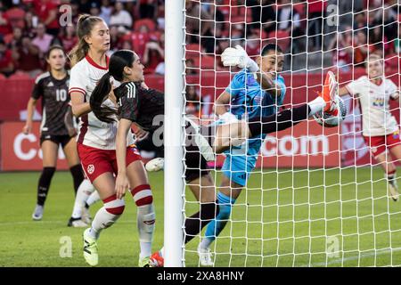 Toronto, Canada. 04 juin 2024. Esthefanny Barreras #21 du Mexique en action lors d’un match amical international au BMO Field. La partie s'est terminée 1-1. Crédit : SOPA images Limited/Alamy Live News Banque D'Images