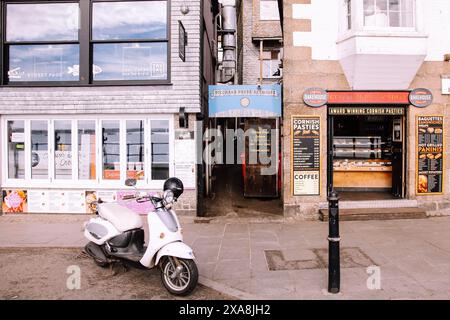 The Pilchard Press Ale House, Wharf Road, équipé Ives, Cornwall, England, ROYAUME-UNI, 2024 Banque D'Images