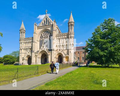 Cathédrale Saint-Albans, en 1877, ce qui était auparavant une église paroissiale locale est devenu une cathédrale et le siège de l'évêque de Saint-Albans. Banque D'Images