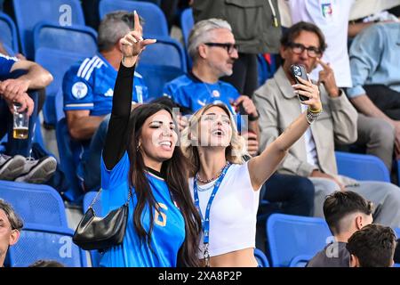 Bologne, Italie. 04 juin 2024. Italie supporters pendant Italie - Turkiye, match amical de football à Bologne, Italie, 04 juin 2024 crédit : Agence photo indépendante/Alamy Live News Banque D'Images