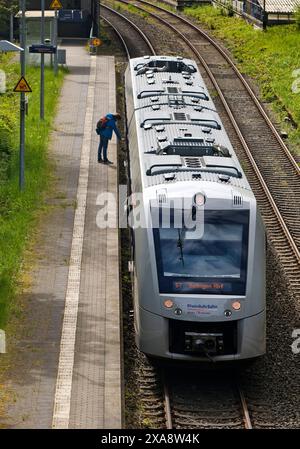 Wagon diesel à l'arrêt Solingen-Schaberg près du pont Muengsten, Allemagne, Rhénanie du Nord-Westphalie, Bergisches Land, Solingen Banque D'Images