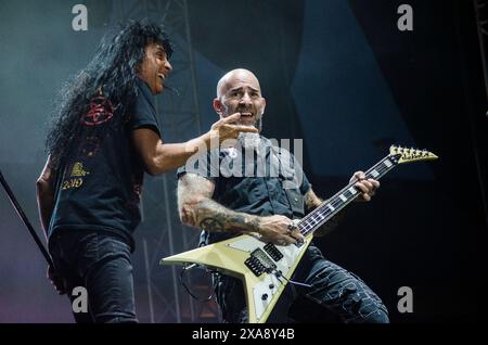 Joey Belladonna et Scott Ian d'Anthrax jouant au Release Athens Festival à Plateia Nerou / Grèce, juin 2019 Banque D'Images