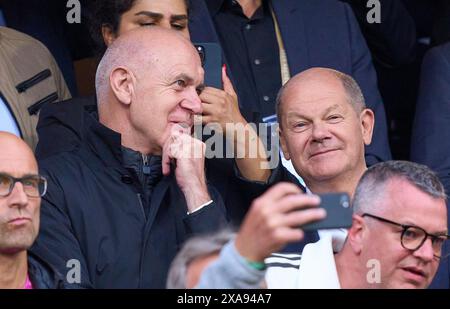 OLAF Scholz, Bundeskanzler Deutschland, (SPD) Bernd Neuendorf, président de la DFB Fédération allemande de football, dans le match amical ALLEMAGNE - UKRAINE 0-0 DEUTSCHLAND - UKRAINE en préparation pour les Championnats d'Europe 2024 le 3 juin 2024 à Nuernberg, Allemagne. Photographe : ddp images/STAR-images crédit : ddp Media GmbH/Alamy Live News Banque D'Images