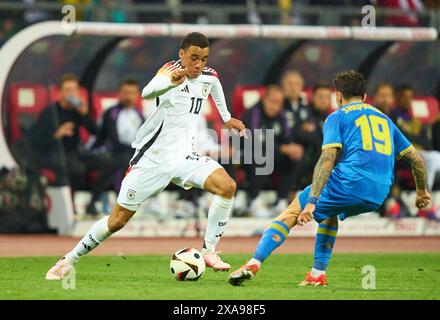 Jamal Musiala, DFB 10 Competition for the ball, Tackling, duel, header, zweikampf, action, lutte contre Mykola Shaparenko, UKR 19 dans le match amical ALLEMAGNE - UKRAINE 0-0 DEUTSCHLAND - UKRAINE en préparation pour les Championnats d'Europe 2024 le 3 juin 2024 à Nuernberg, Allemagne. Photographe : ddp images/STAR-images crédit : ddp Media GmbH/Alamy Live News Banque D'Images