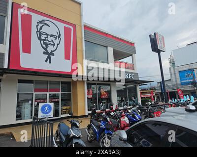 Udon Thani, Thaïlande - 05-06-2024 : KFC Kentucky Fried Chicken Restaurant en Thaïlande Banque D'Images