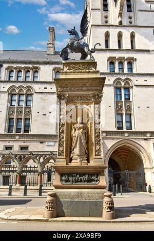 Temple Bar Memorial la sculpture de dragon Strand portant les armes de la ville de Londres et la statue de la reine Victoria Banque D'Images